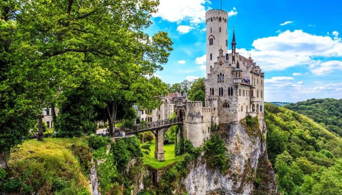 lichtenstein-la-lau-dai-o-duc-duoc-menh-danh-kiet-tac-tan-gothic-giua-thien-nhien-hung-vi