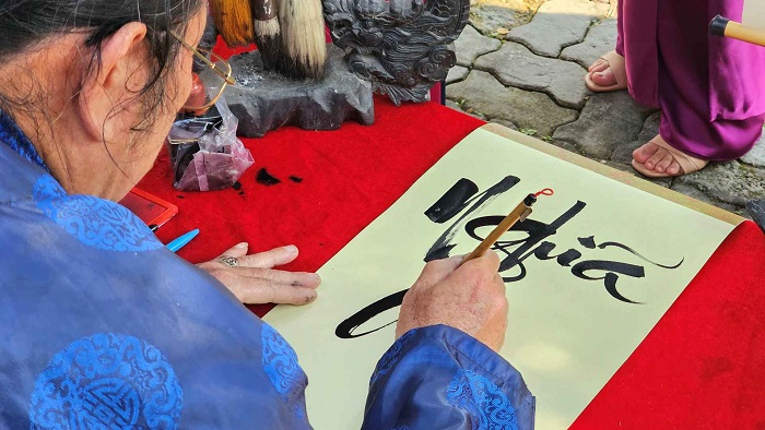 Tham gia lễ hội Tết ở Huế với nhiều hoạt động hấp dẫn