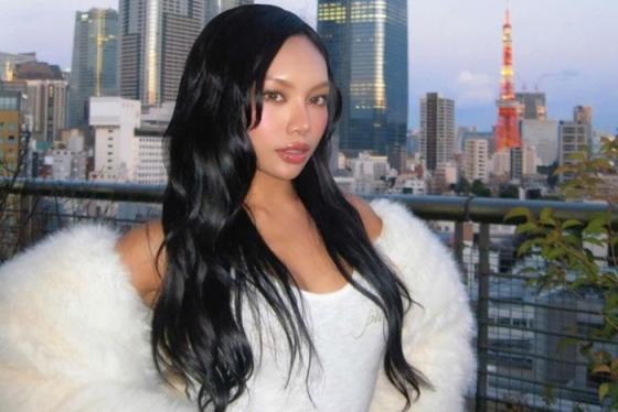 Vũ Thảo My khoe gu thời trang cực cá tính ở Nhật Bản