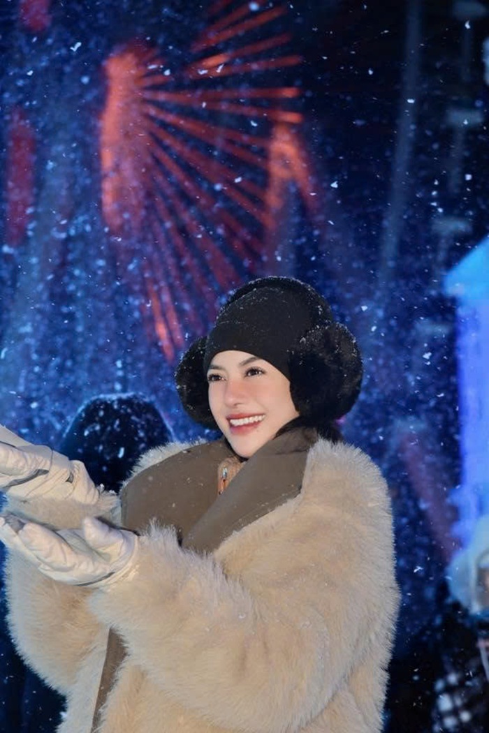 Mô tả Á hậu Kiều Loan trong chuyến du lịch Cáp Nhĩ Tân