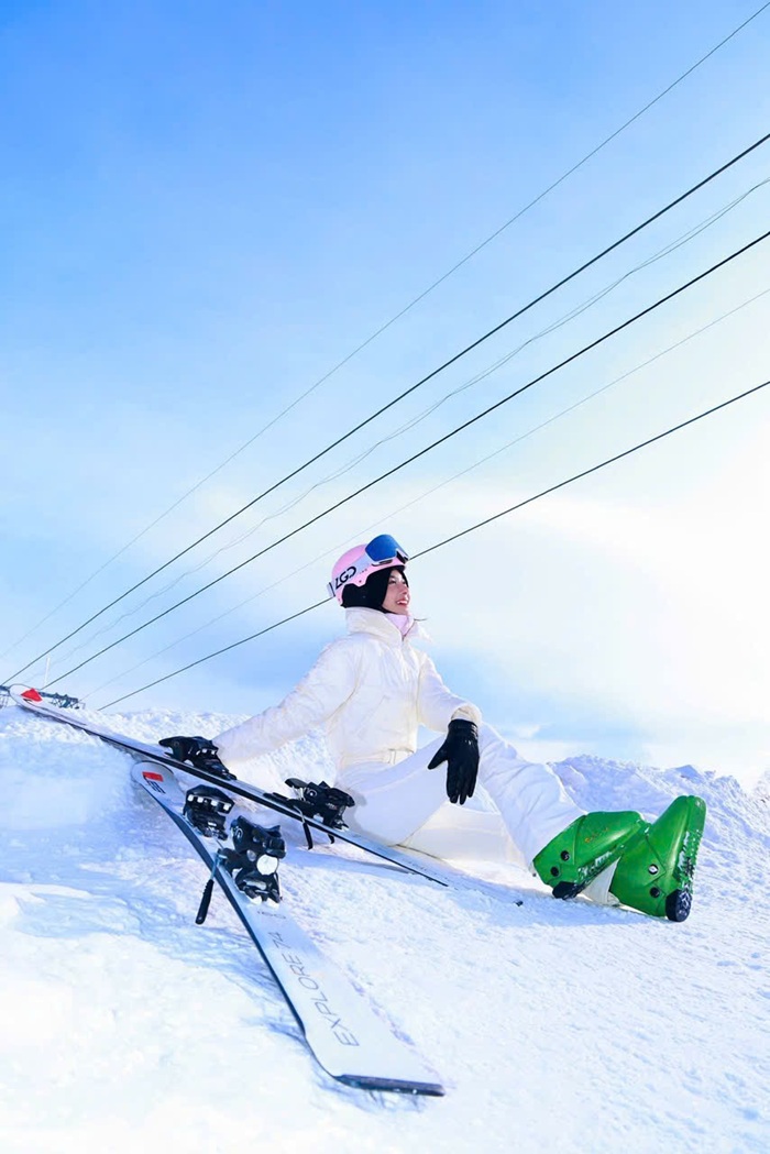 Trải nghiệm trượt tuyết tại Yabuli của Á hậu Kiều Loan