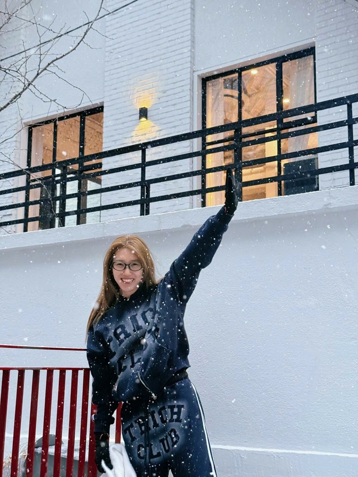 Nữ diễn viên Lê Huỳnh Thúy Ngân với năng lượng đầy tươi trẻ trong chuyến du lịch Hàn Quốc. Ảnh: Instagram nhân vật