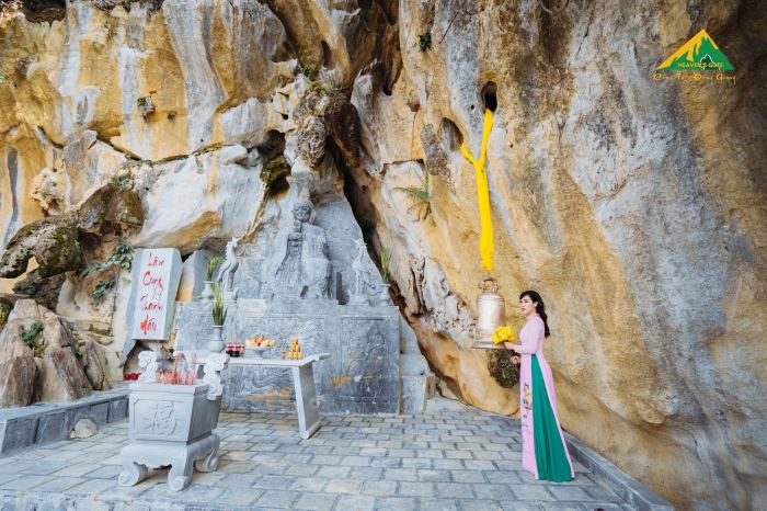 Đền bà Lâm Cung Thánh Mẫu 