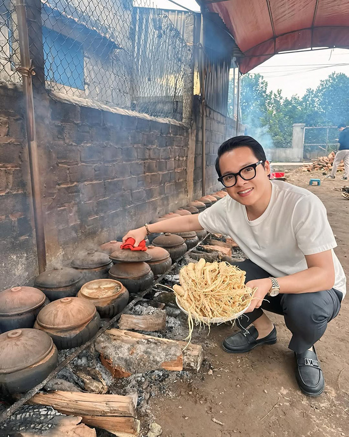 Trải nghiệm công đoạn kho cá truyền thống tại làng vũ đại hà nam