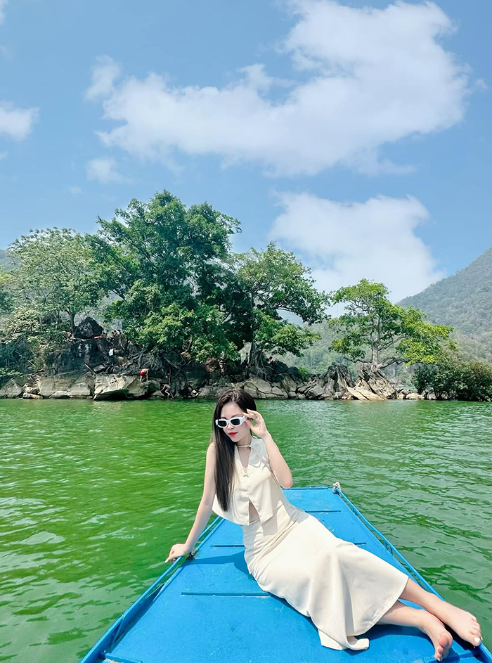 Hồ Ba Bể là địa điểm được nhiều du khách ưa chuộng trong cẩm nang du lịch Bắc Kạn