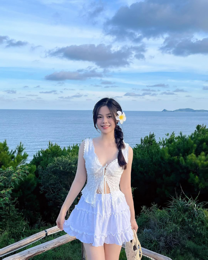 Rừng phi lao xanh rì tô thêm vẻ đẹp cho bãi Sơn Hào