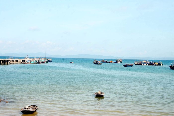 Màu nước biển và bãi cát trắng mịn là điểm hấp dẫn tại Bãi Dài