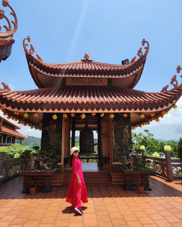 Chùa Cái Bầu là điểm du lịch tâm linh đông khách