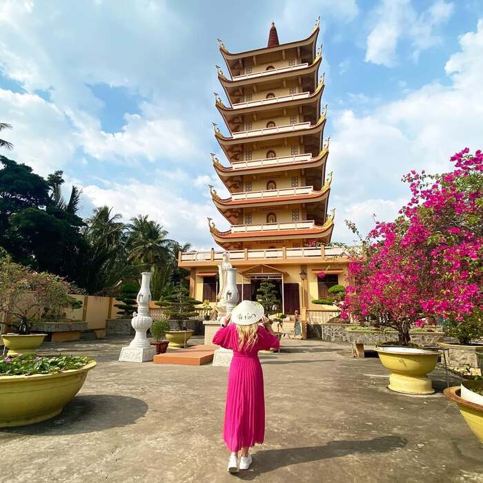 Các công trình kiến trúc tuyệt đẹp ở chùa Vĩnh Tràng Tiền Giang