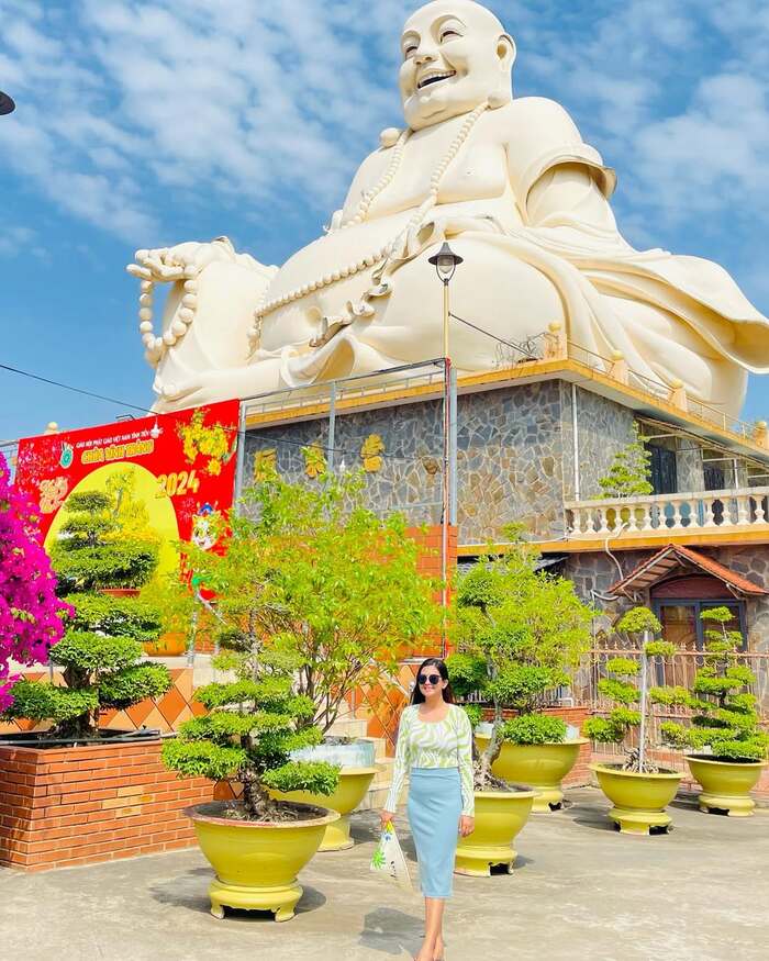 Tại chùa Vĩnh Tràng Tiền Giang có rất nhiều pho tượng lớn