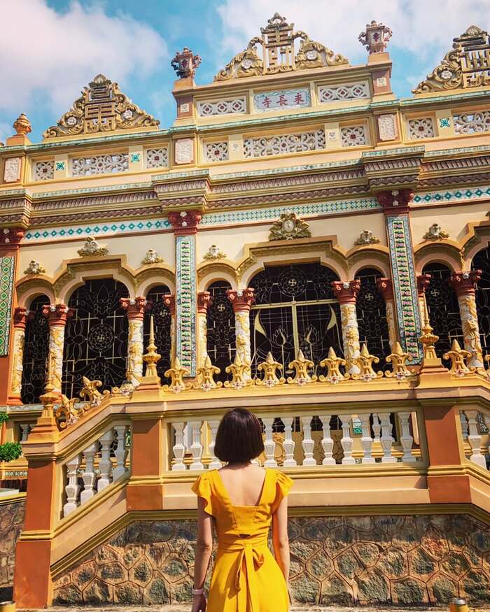 Các công trình kiến trúc tuyệt đẹp ở chùa Vĩnh Tràng Tiền Giang