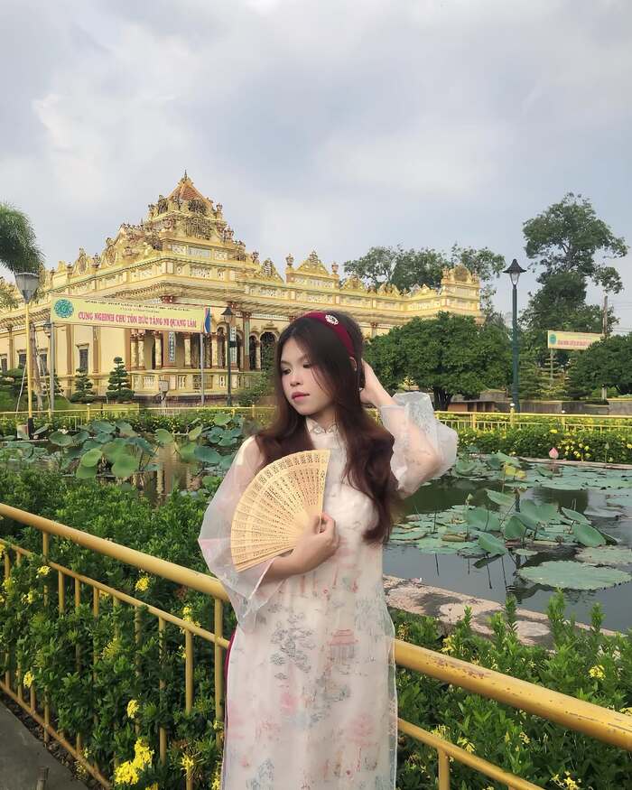 Săn ảnh sống ảo ở chùa Vĩnh Tràng Tiền Giang