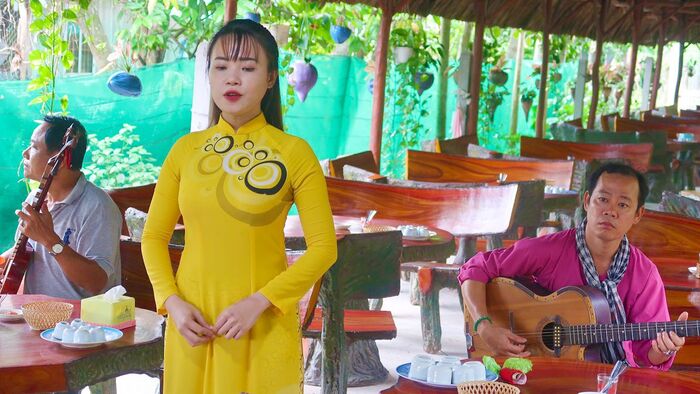 Nghe đờn ca tài tử ở cồn Thới Sơn Tiền Giang 