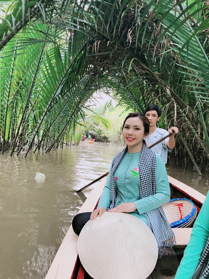 Du ngoạn vãn cảnh trên xuồng ba lá tại cồn Thới Sơn Tiền Giang 