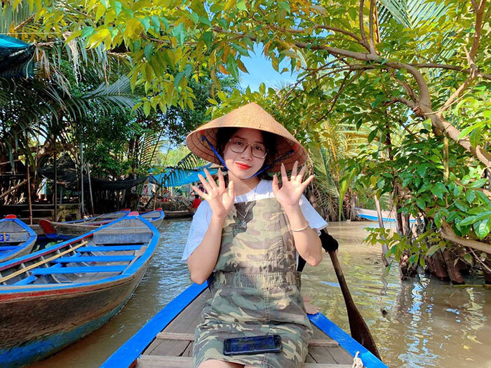 Du ngoạn vãn cảnh trên xuồng ba lá tại cồn Thới Sơn Tiền Giang 