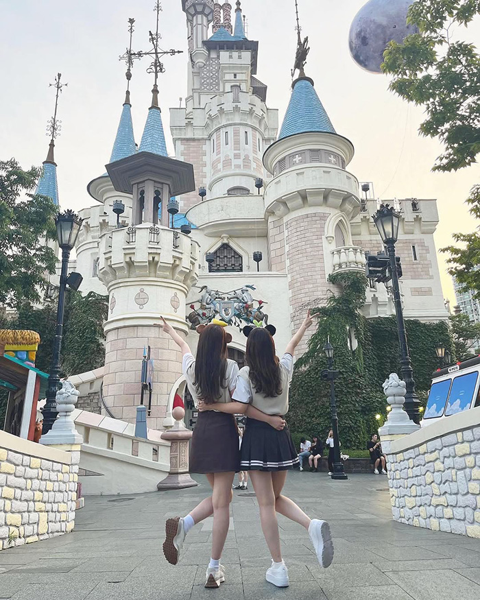 Atlantis - Tàu lượn siêu tốc trên mặt nước tại công viên Lotte World Hàn Quốc