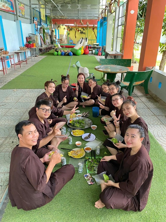 Ăn uống ở công viên nước Rio Long An