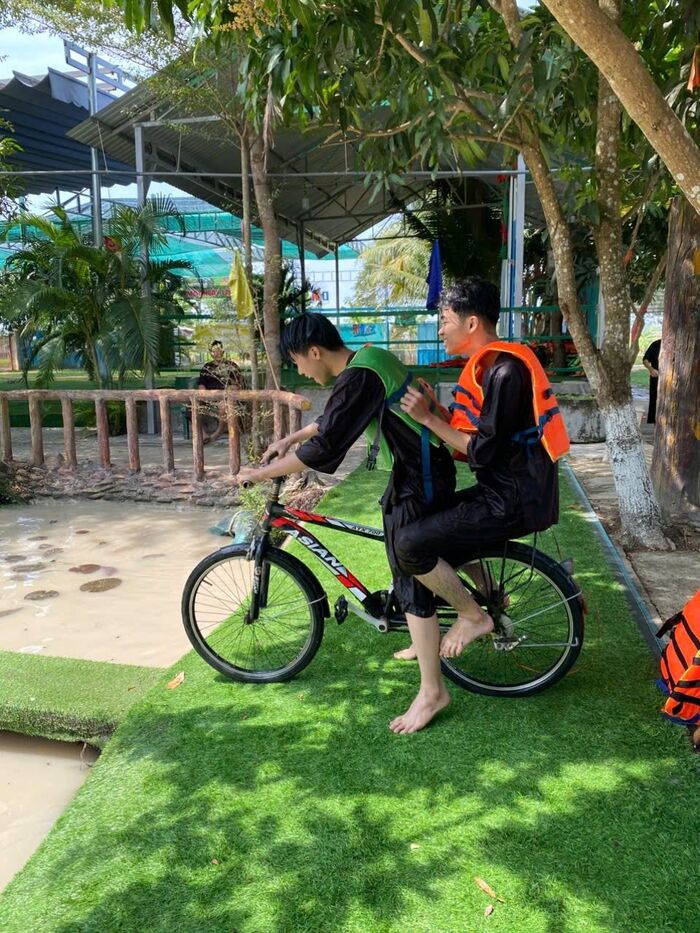 Bạn sẽ có cơ hội tham gia nhiều trò chơi dân gian ở công viên nước Rio Long An 