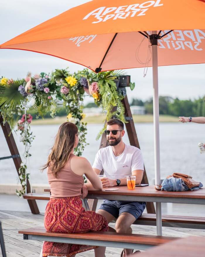 Ăn uống tại hồ Burley Griffin Úc 