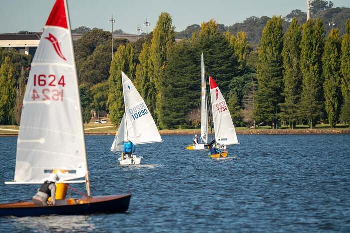 Hồ Burley Griffin Úc là địa điểm lý tưởng để bạn trải nghiệm các môn thể thao dưới nước
