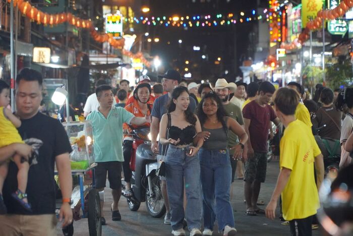 Khu phố ẩm thực nổi tiếng ở TP HCM - Phố ẩm thực Hà Tôn Quyền