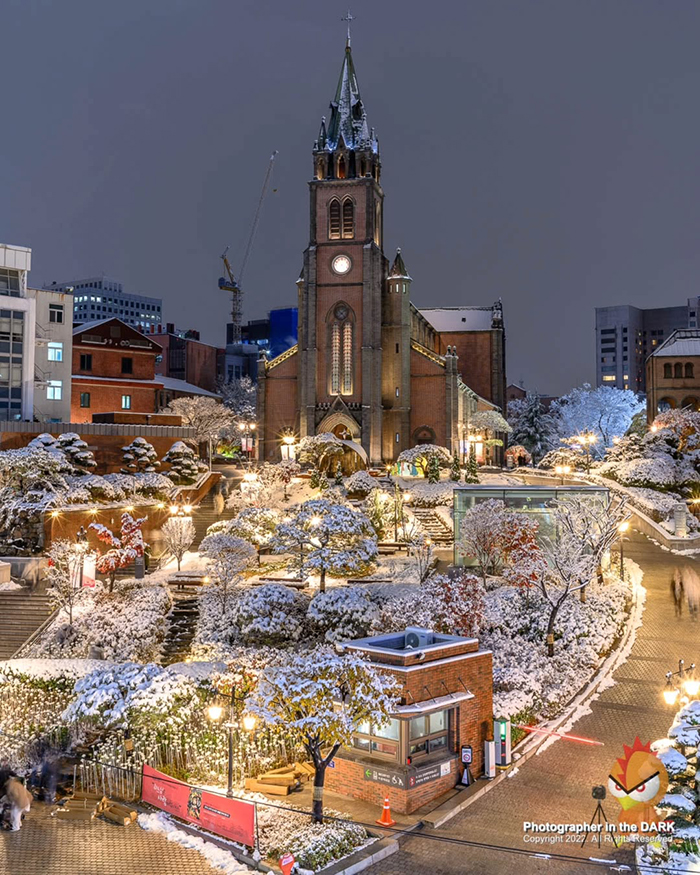 Tham quan nhà thờ lớn tại khu phố Myeongdong Hàn Quốc