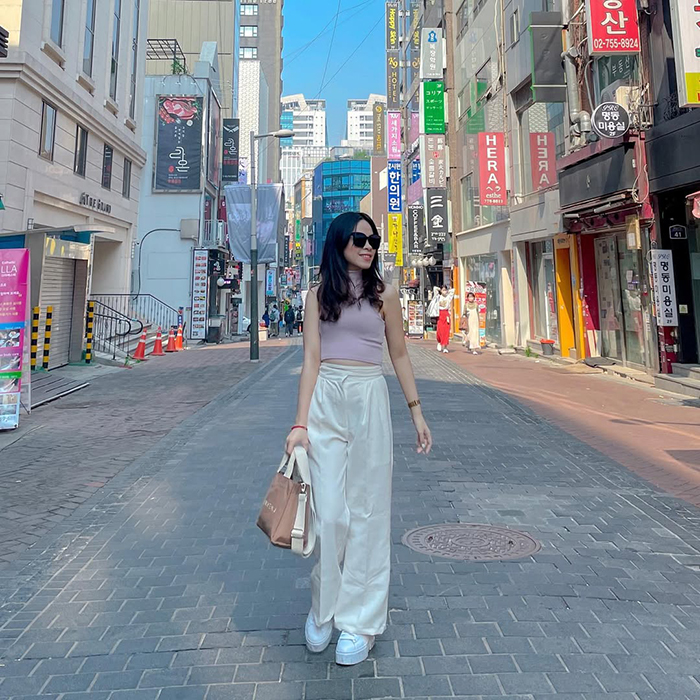 Du khách được sử dụng thử miễn phí tại khu phố Myeongdong Hàn Quốc