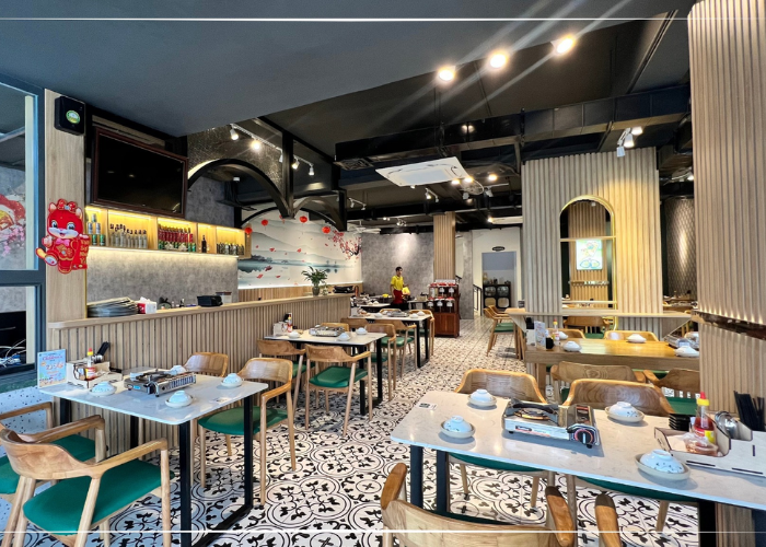 Lẩu bò 69 có không gian rộng rãi, trang trọng phù hợp với các bữa tiệc quan trọng