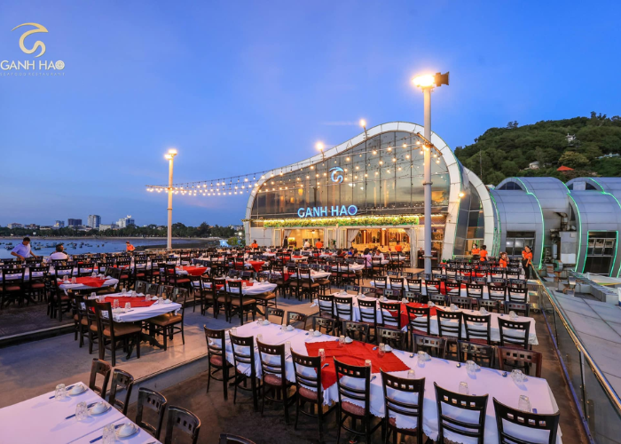 Gánh Hào - một trong những quán lẩu ngon tại Vũng Tàu có thiết kế sang trọng với không gian trong nhà và ngoài trời linh hoạt