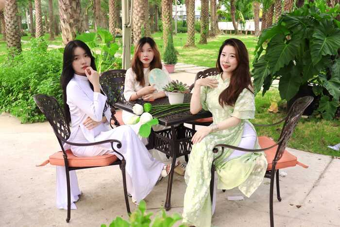 Quán cà phê Tamara nằm trong vườn chà là Sa Đéc