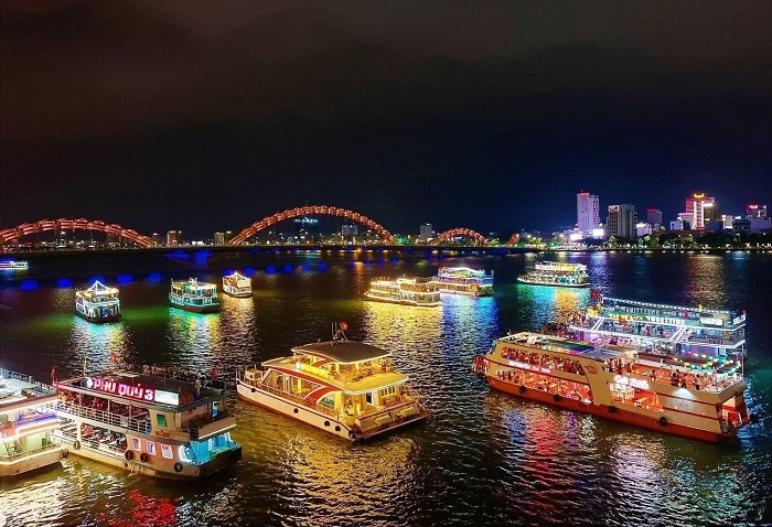 Trải nghiệm du thuyền trên sông Hàn cũng là gợi ý chơi gì ở Đà Nẵng sau 21h cho bạn