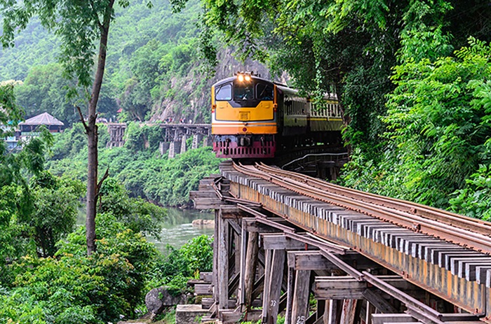 Kanchanaburi là địa điểm mới lạ ở Thái Lan mà cẩm nang du lịch mùa hè ở Đông Nam Á gợi ý cho du khách. 
