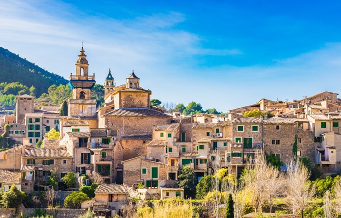 Tây Ban Nha là cái tên quá quen thuộc trong danh sách những địa điểm du lịch mùa xuân đẹp nhất thế giới. 