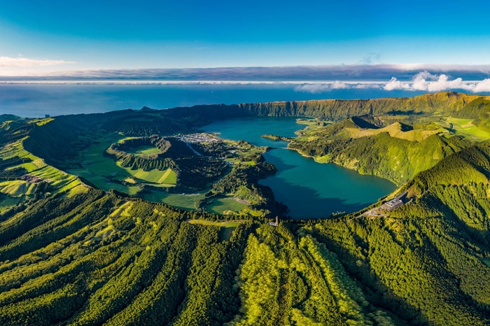 Quần đảo Azores ở Bồ Đào Nha là một trong những địa điểm du lịch mùa xuân đẹp nhất thế giới.