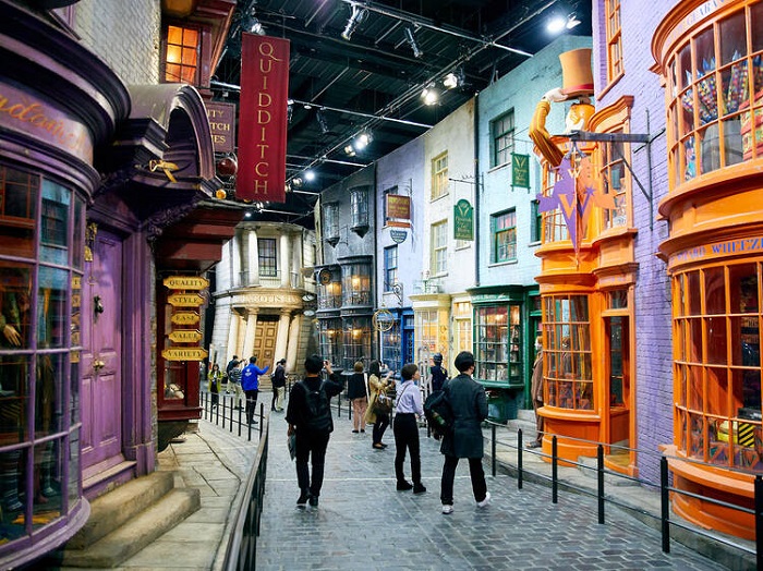 Một trong những trải nghiệm Harry Potter ở Mỹ mà người hâm mộ không thể bỏ qua là xưởng phim Harry Potter ở California