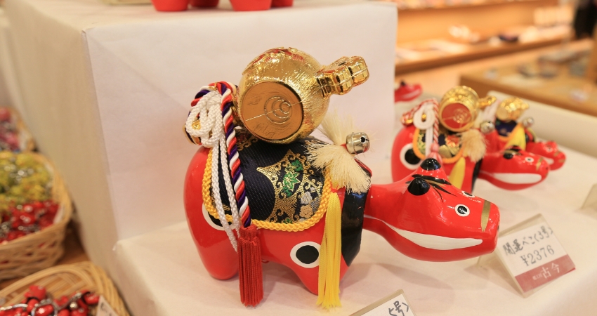 Đừng quên mua búp bê Akabeko về làm quà