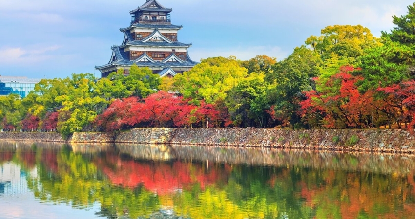 Theo cẩm nang du lịch Hiroshima, mỗi mùa trong năm nơi đây sẽ khoác lên màu sắc đặc trưng riêng biệt