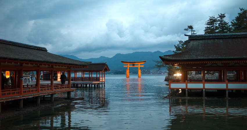 Đảo Miyajima nổi tiếng với vẻ đẹp thiên nhiên thơ mộng