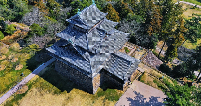 Lâu đài Matsue nhìn từ trên cao