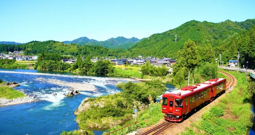 Theo cẩm nang du lịch Gifu, sông Nagara là nhân chứng sống cho nhiều sự kiện lịch sự đặc biệt