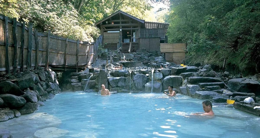 Theo cẩm nang du lịch Aomori, suối nước nóng Sukayu Onsen là điểm đến không thể bỏ lỡ