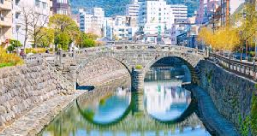 Cầu Meganebashi qua lăng kính cẩm nang du lịch Nagasaki