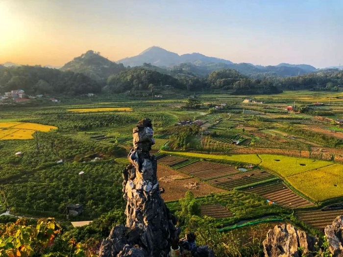 Núi Tô Thị nổi tiếng của xứ Lạng cách không xa Cửa khẩu Quốc tế Hữu Nghị Lạng Sơn