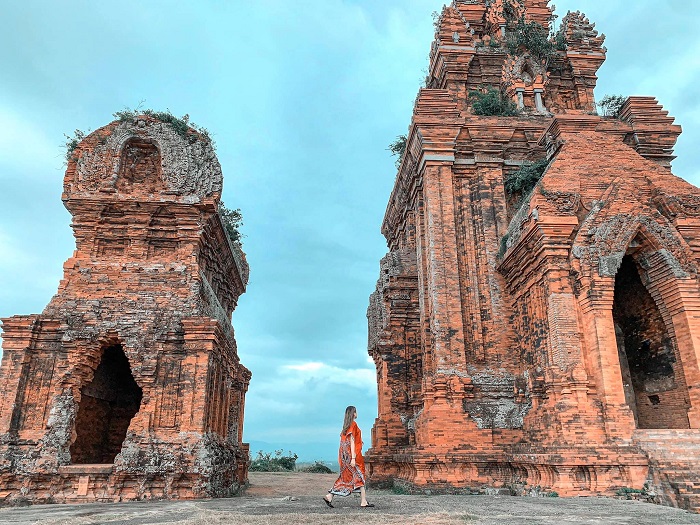 Điểm du lịch gần sân bay Phù Cát Bình Định nhất định phải kể tới tháp Bánh Ít