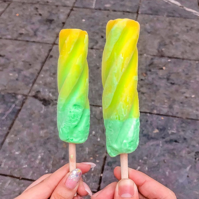 Nhất định phải thử kem Thủy Tạ khi đến Hồ Hoàn Kiếm Hà Nội