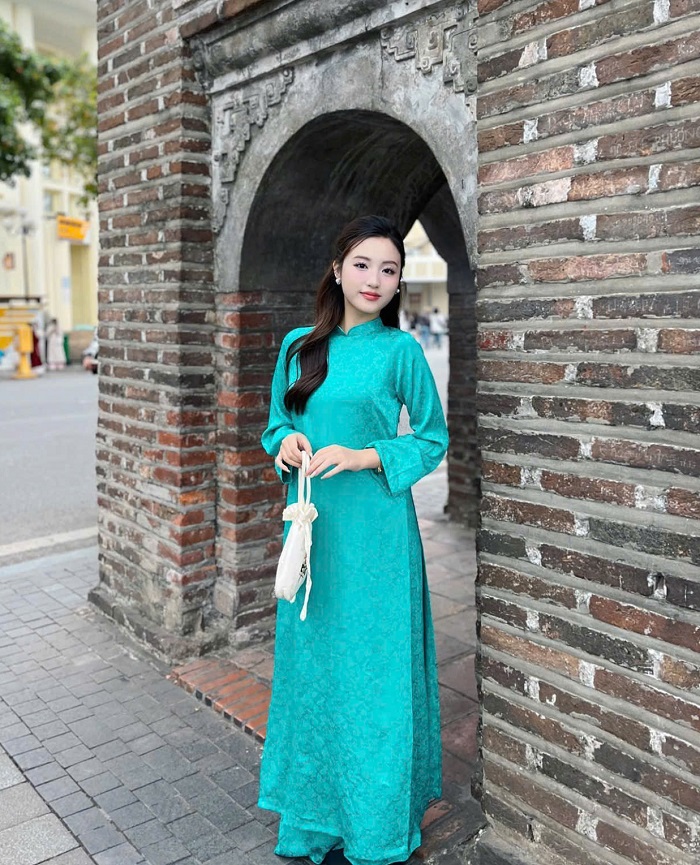 Tháp Hòa Phong bên bờ Hồ Hoàn Kiếm Hà Nội