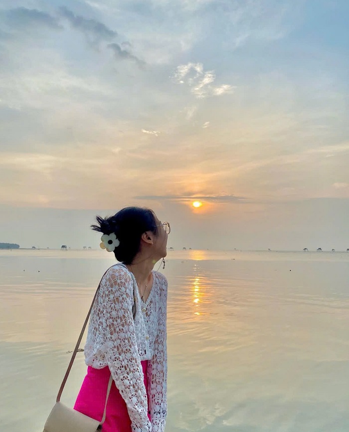 Bãi biển Đồng Châu Thái Bình cách không xa Hà Nội nên bạn có thể đi lại nhanh chóng