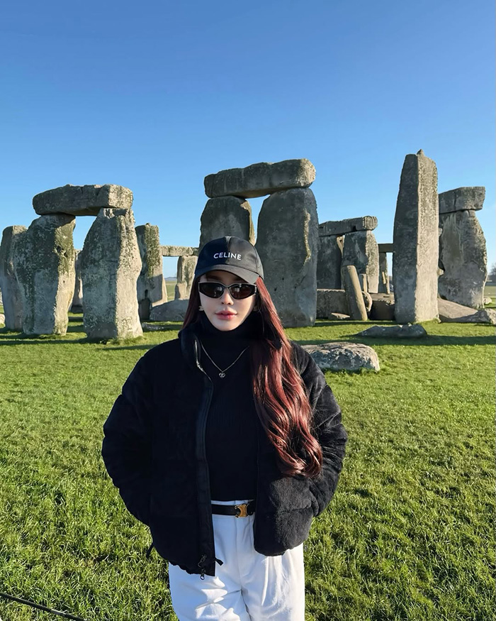 Tận hưởng khung cảnh thiên nhiên yên bình tại bãi đá cổ Stonehenge Anh