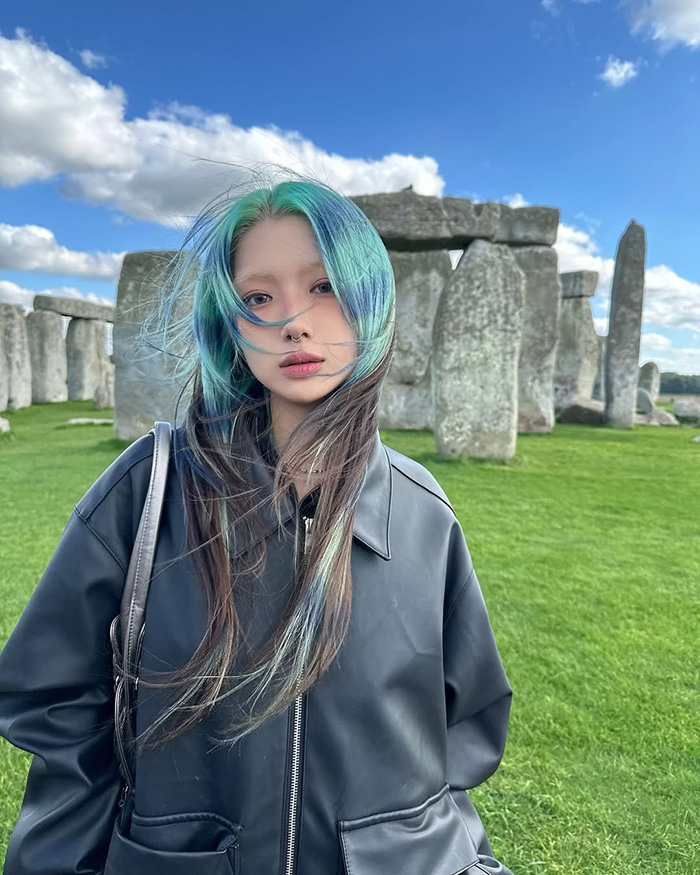 Di chuyển bằng ô tô hoặc taxi đến bãi đá cổ Stonehenge Anh