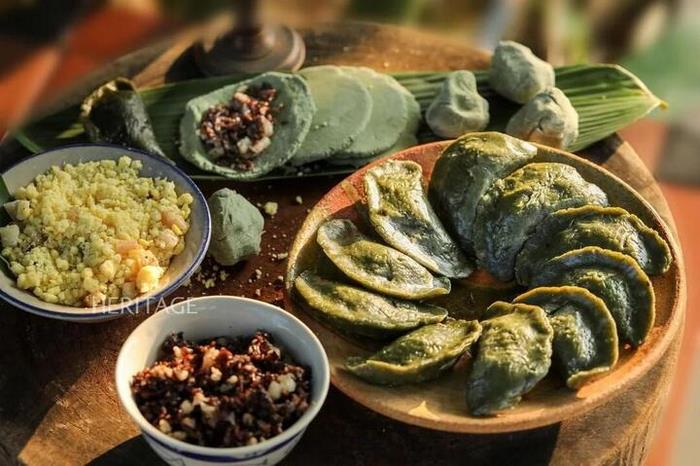 Bánh khúc trần, hay còn gọi là bánh khúc không xôi là đặc sản truyền thống vùng đất Bắc Ninh.